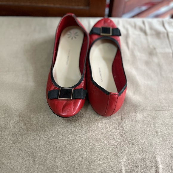 Isaac Mizrahi Medium Width Casual Flats - Picture 2 of 2